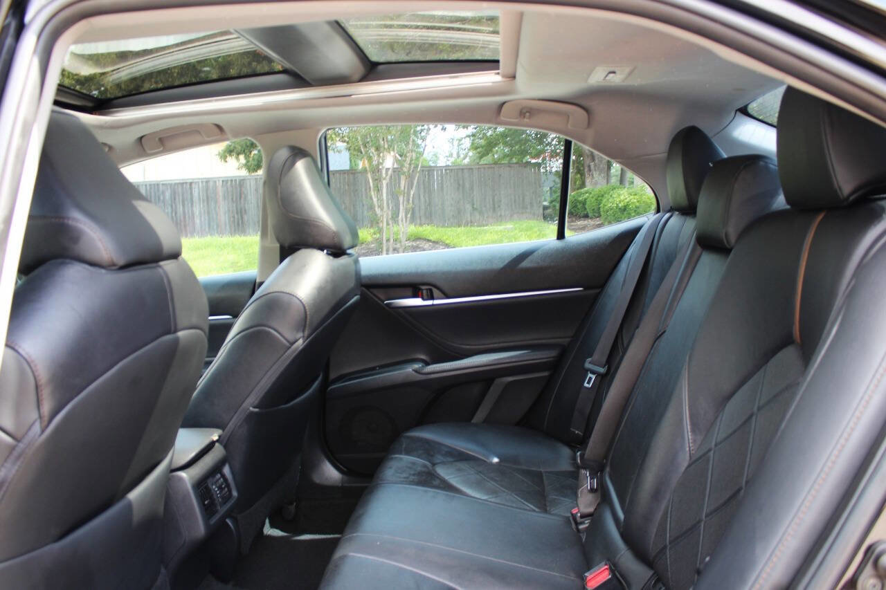 Used 2018 Toyota Camry XLE FWD image 11