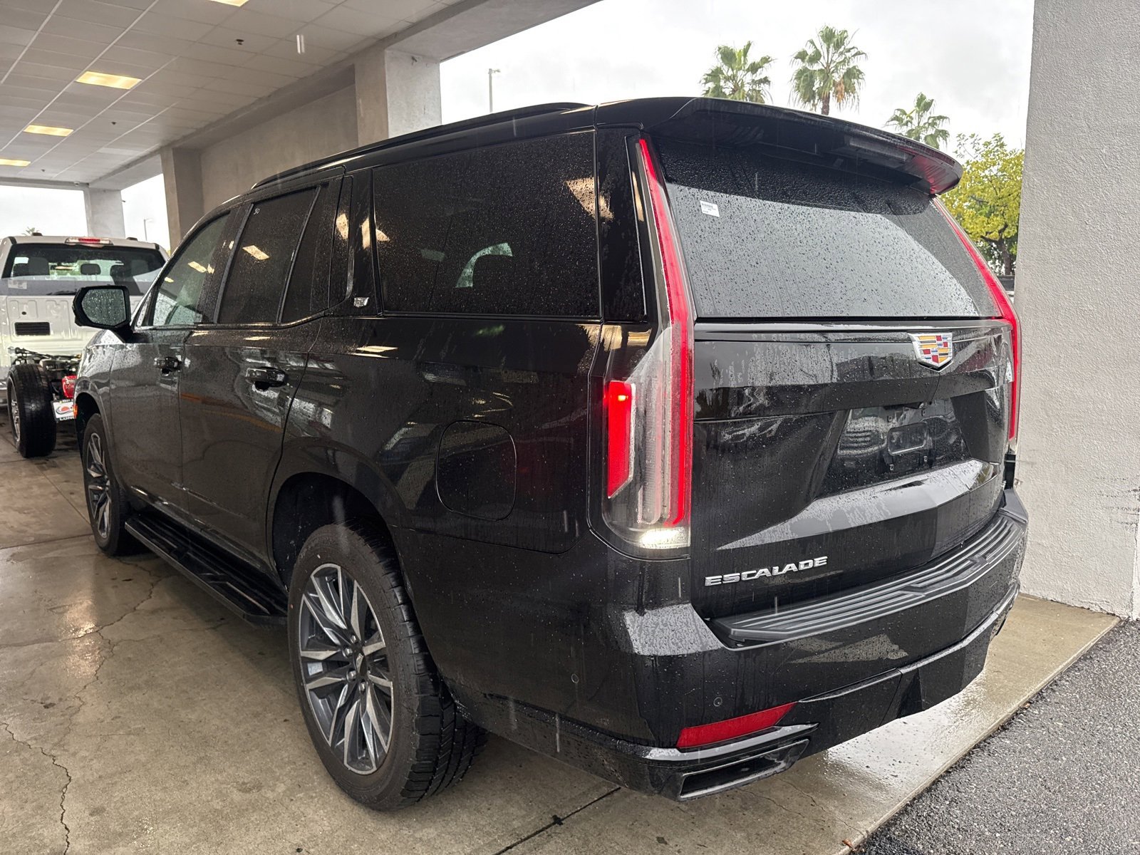 Used 2023 Cadillac Escalade Sport image 2