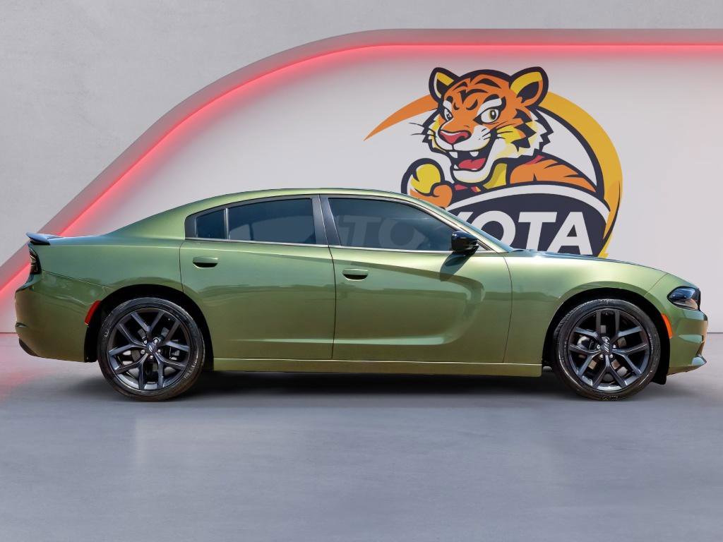 Used 2022 Dodge Charger SXT w/ Blacktop Package RWD image 4