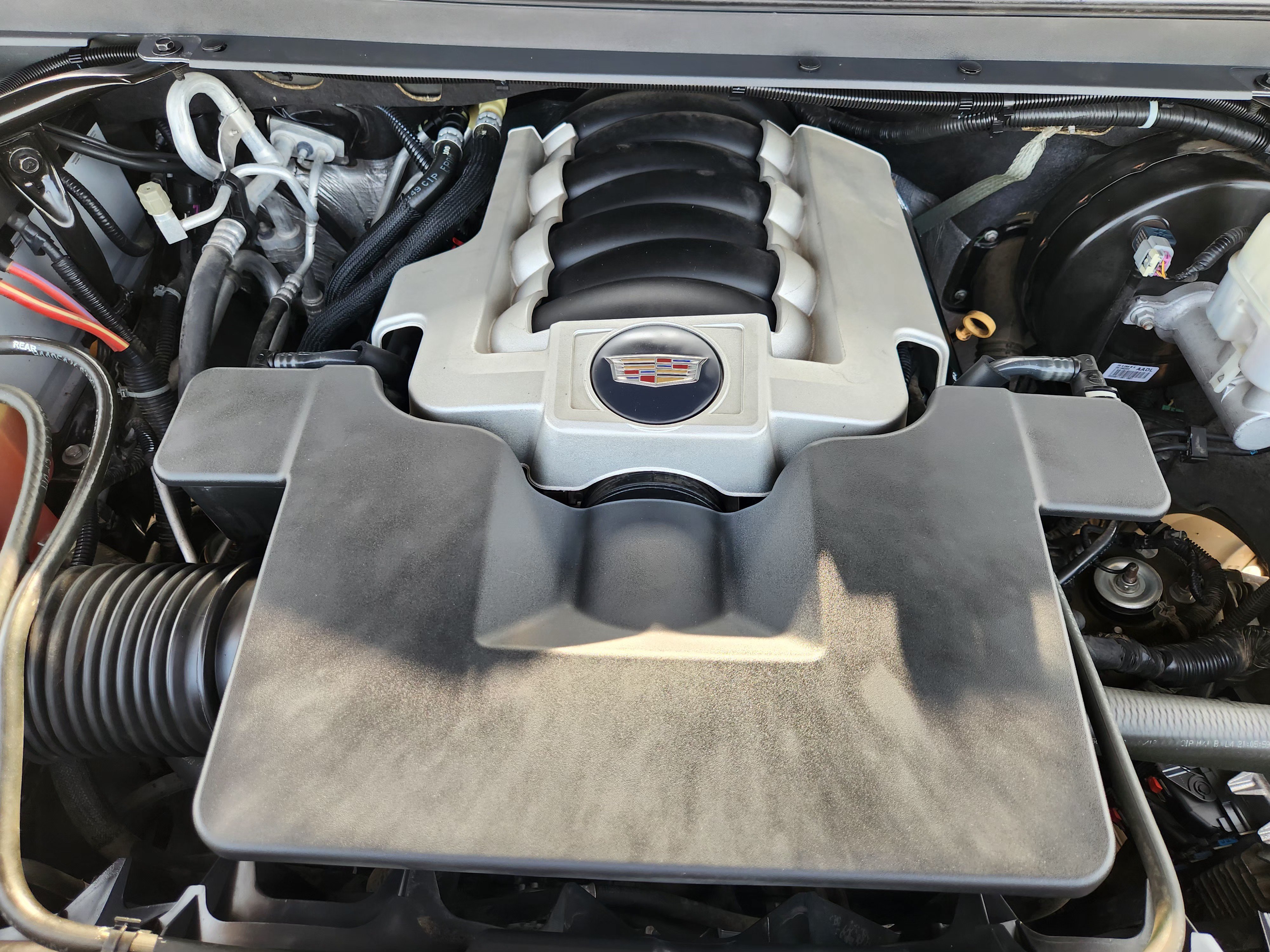 Used 2019 Cadillac Escalade Premium Luxury w/ Escalade Sport Edition RWD image 33