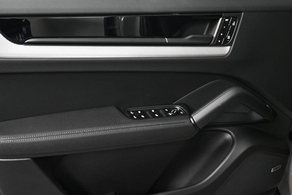 Certified 2026 Porsche Cayenne Coupe AWD/4WD image 6