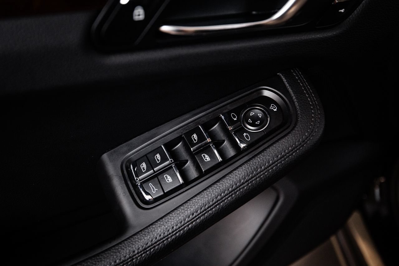 Certified 2023 Porsche Macan S AWD/4WD image 22