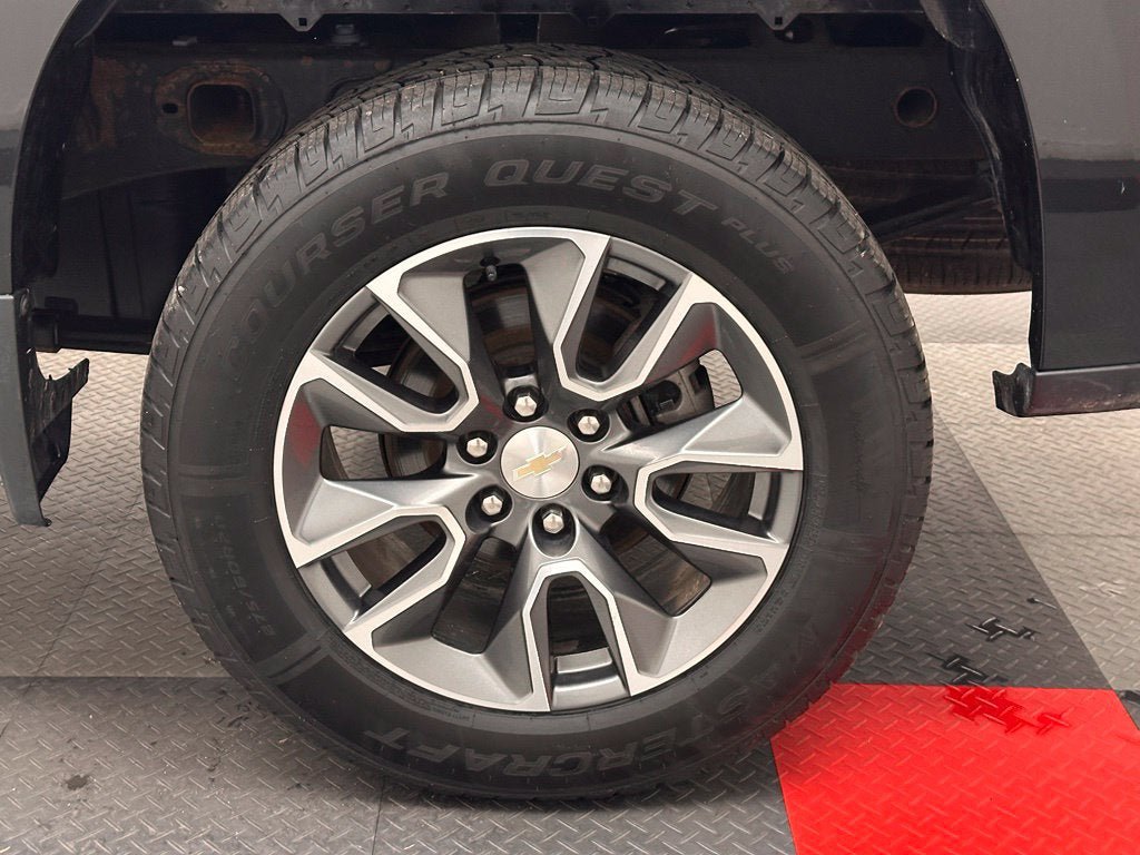 Used 2023 Chevrolet Silverado 1500 LT AWD/4WD image 21