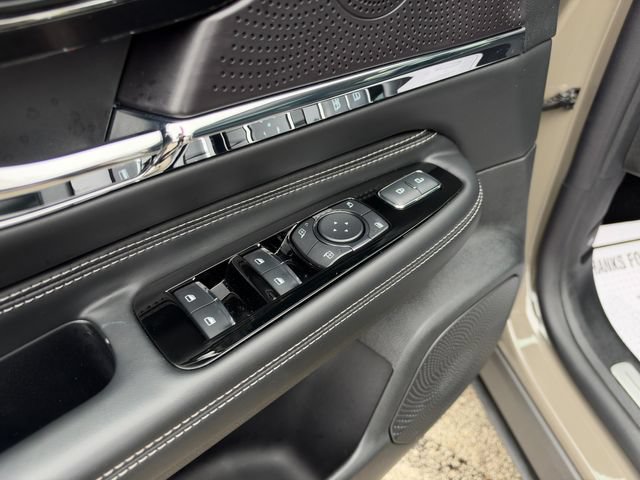 Used 2025 Lincoln Corsair Grand Touring w/ Jet Appearance Package AWD/4WD image 24