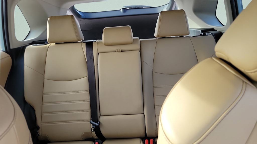 Used 2021 Toyota RAV4 XLE Premium image 13