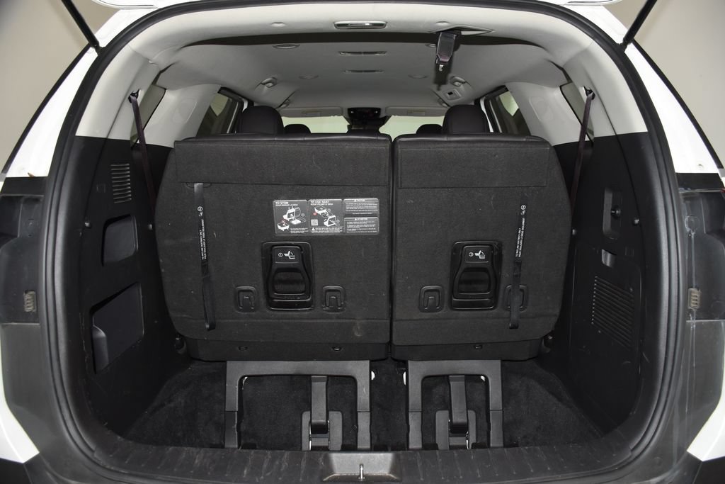 Used 2025 Kia Carnival FWD image 31