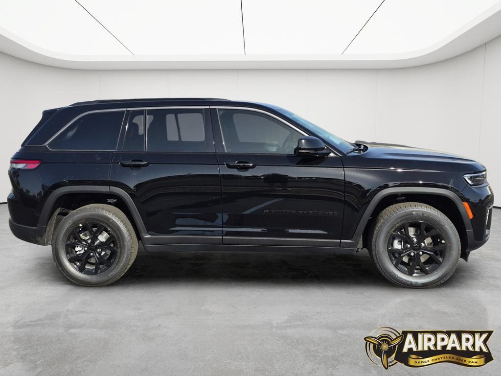 New 2026 Jeep Grand Cherokee Altitude AWD/4WD image 3