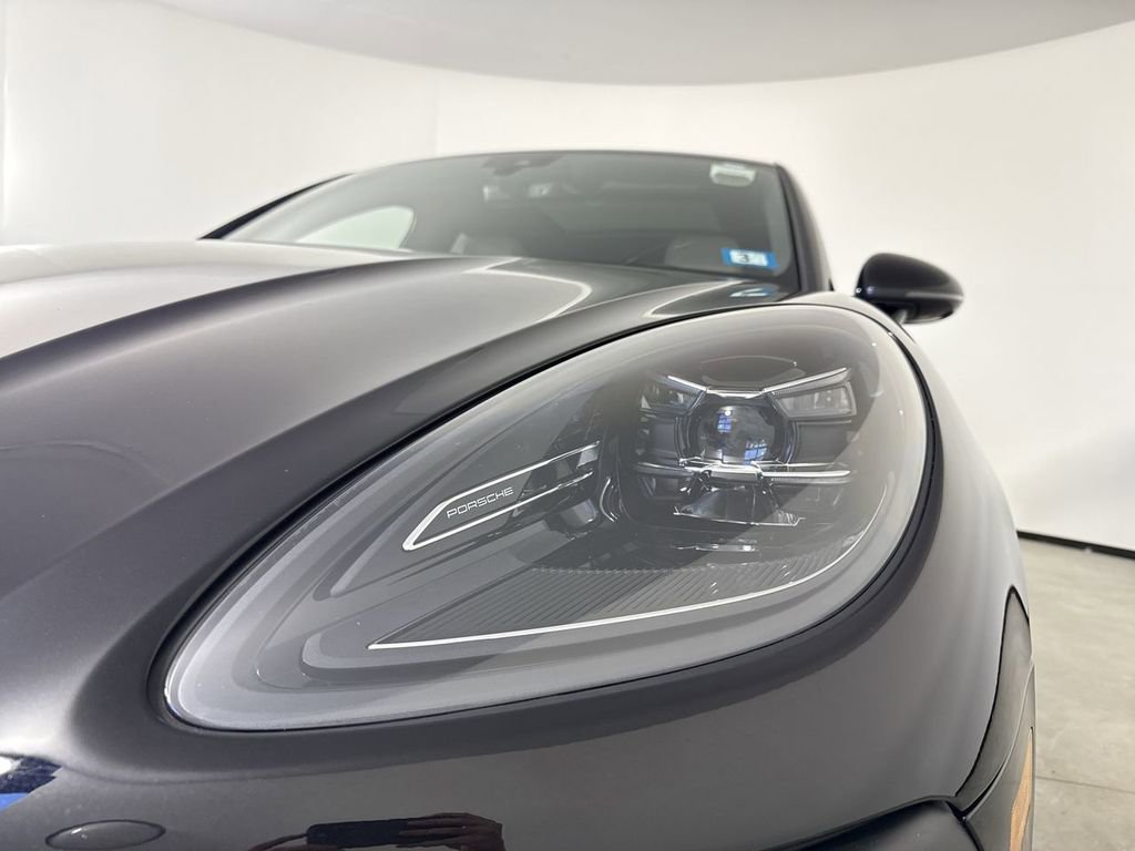 Certified 2024 Porsche Macan image 11