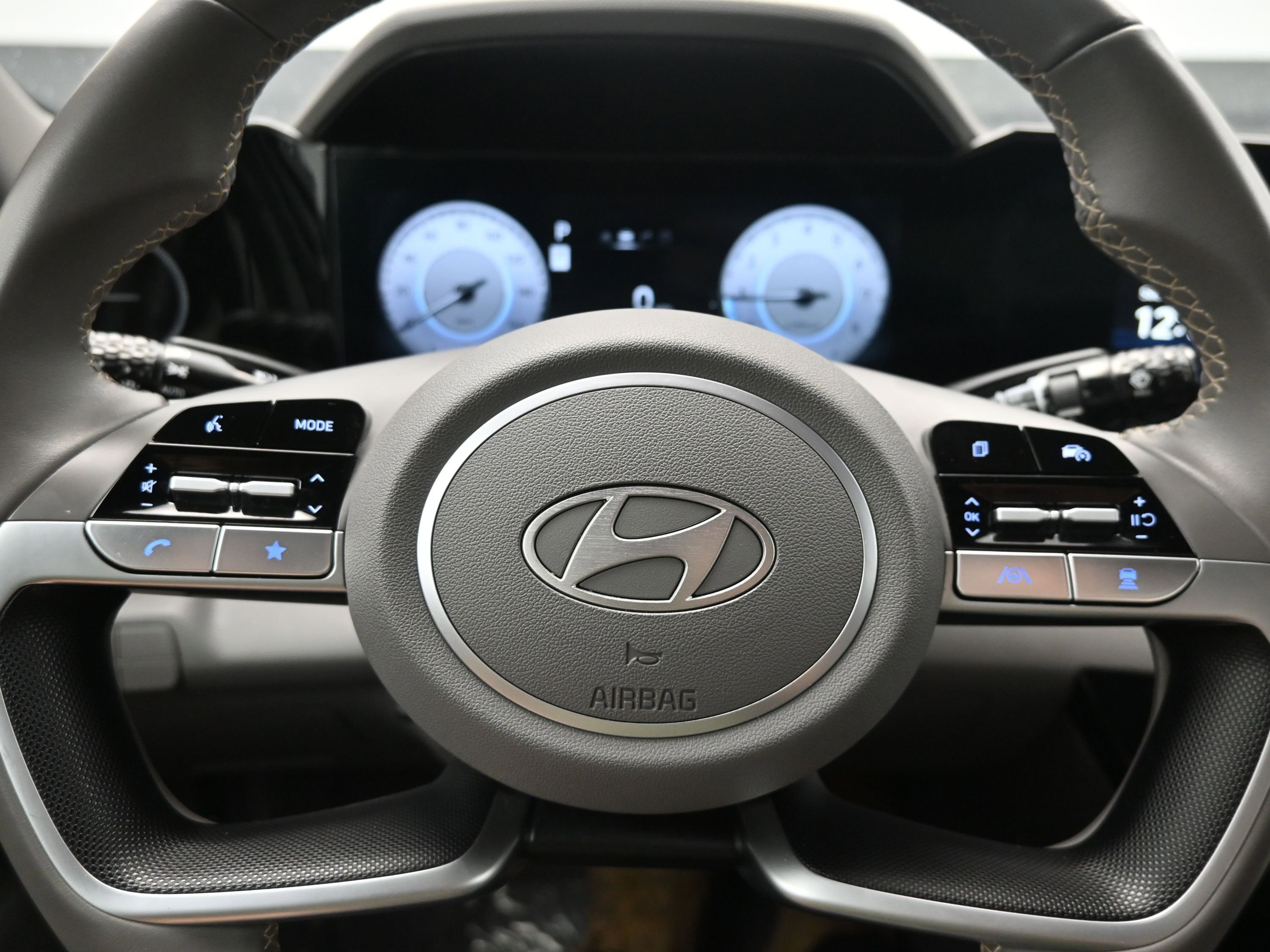 Used 2025 Hyundai Elantra SEL image 16