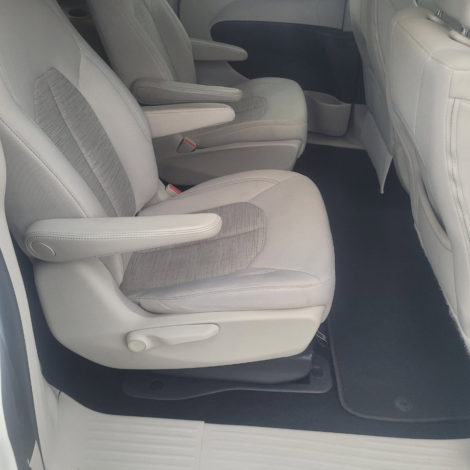 Used 2018 Chrysler Pacifica Touring Plus image 27