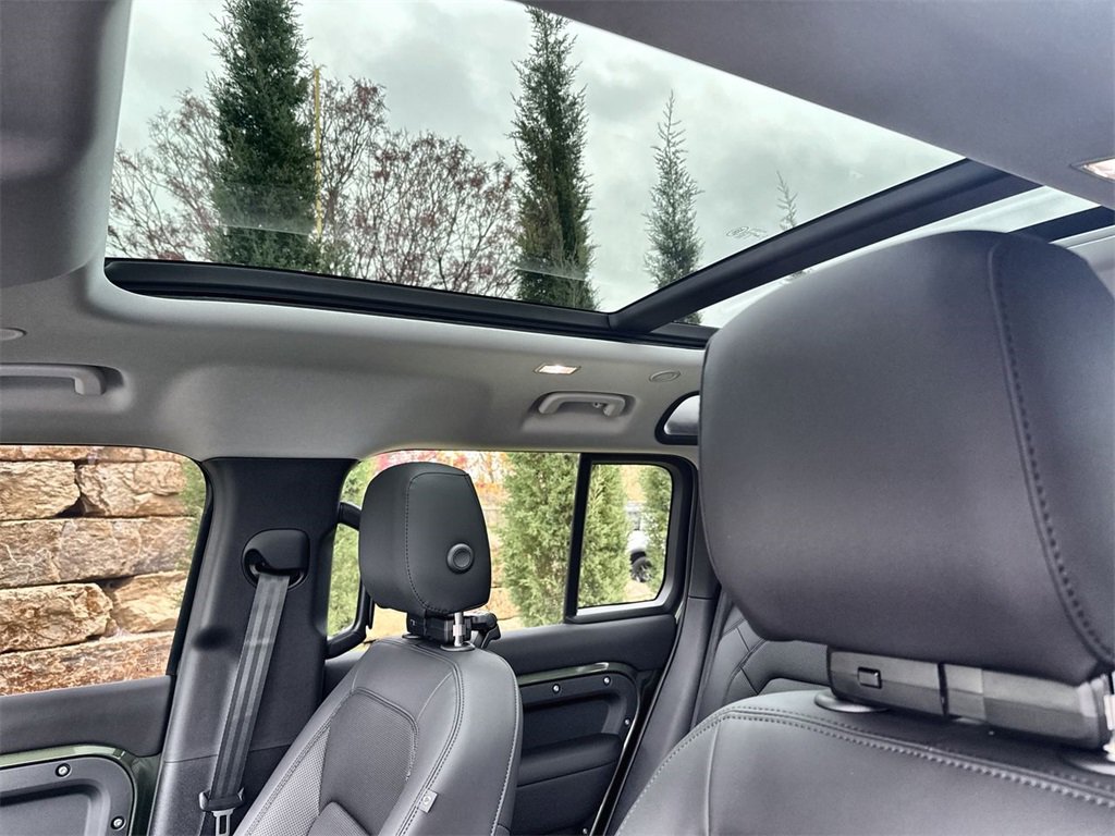 Used 2026 Land Rover Defender 110 S image 19