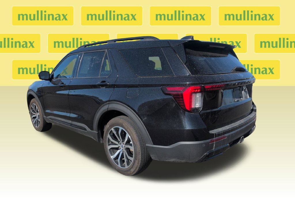 Certified 2025 Ford Explorer ST-Line AWD/4WD image 11
