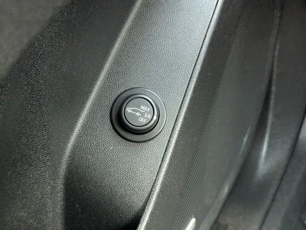 Used 2023 Chevrolet Equinox RS w/ RS Leather Package image 29