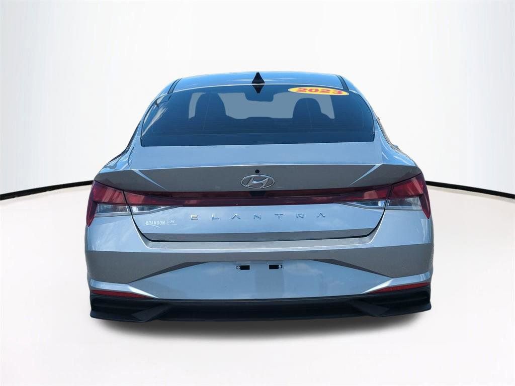 Used 2023 Hyundai Elantra SEL FWD image 6
