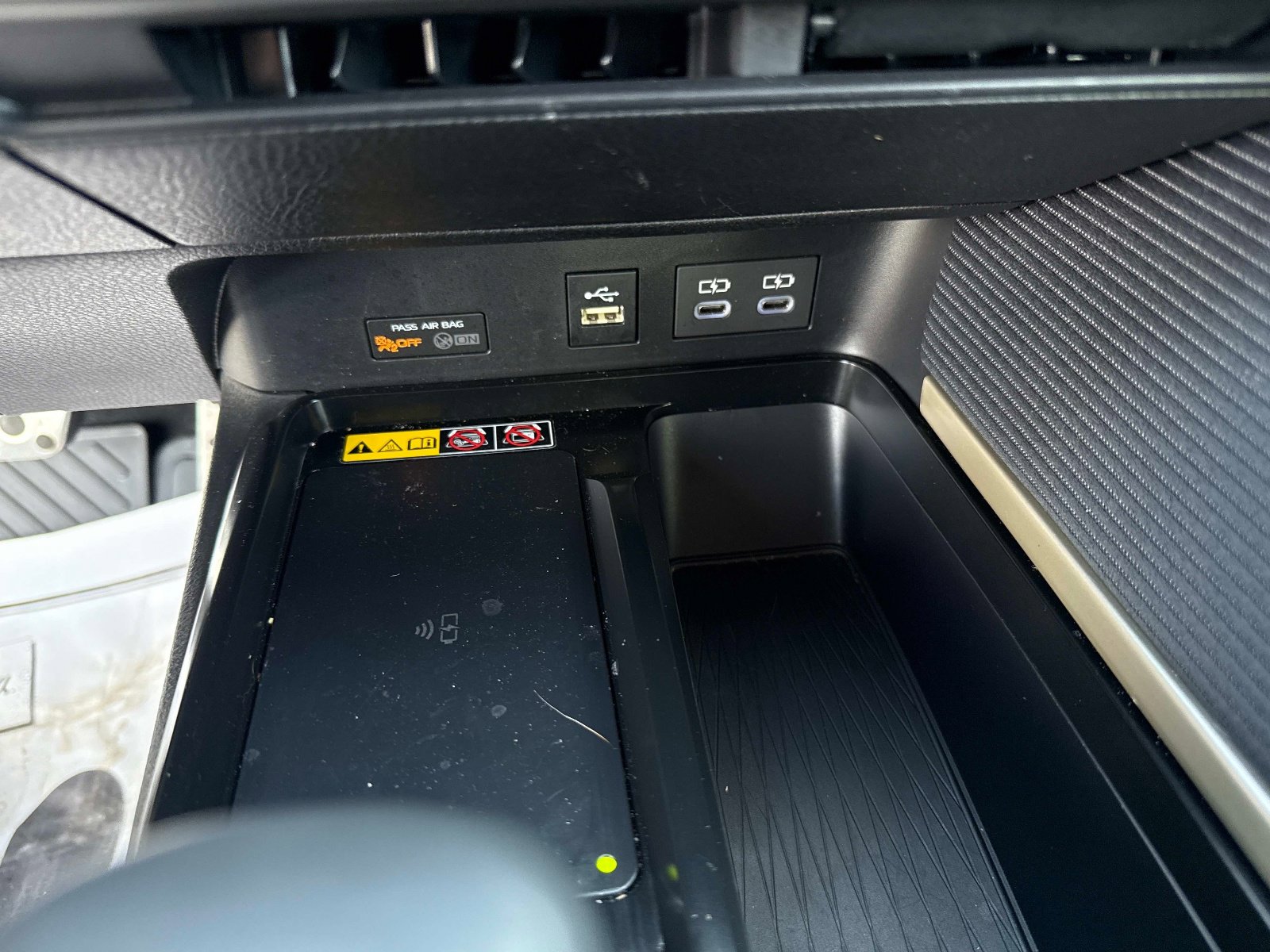 Used 2025 Toyota Camry SE w/ Multimedia Upgrade Package image 20