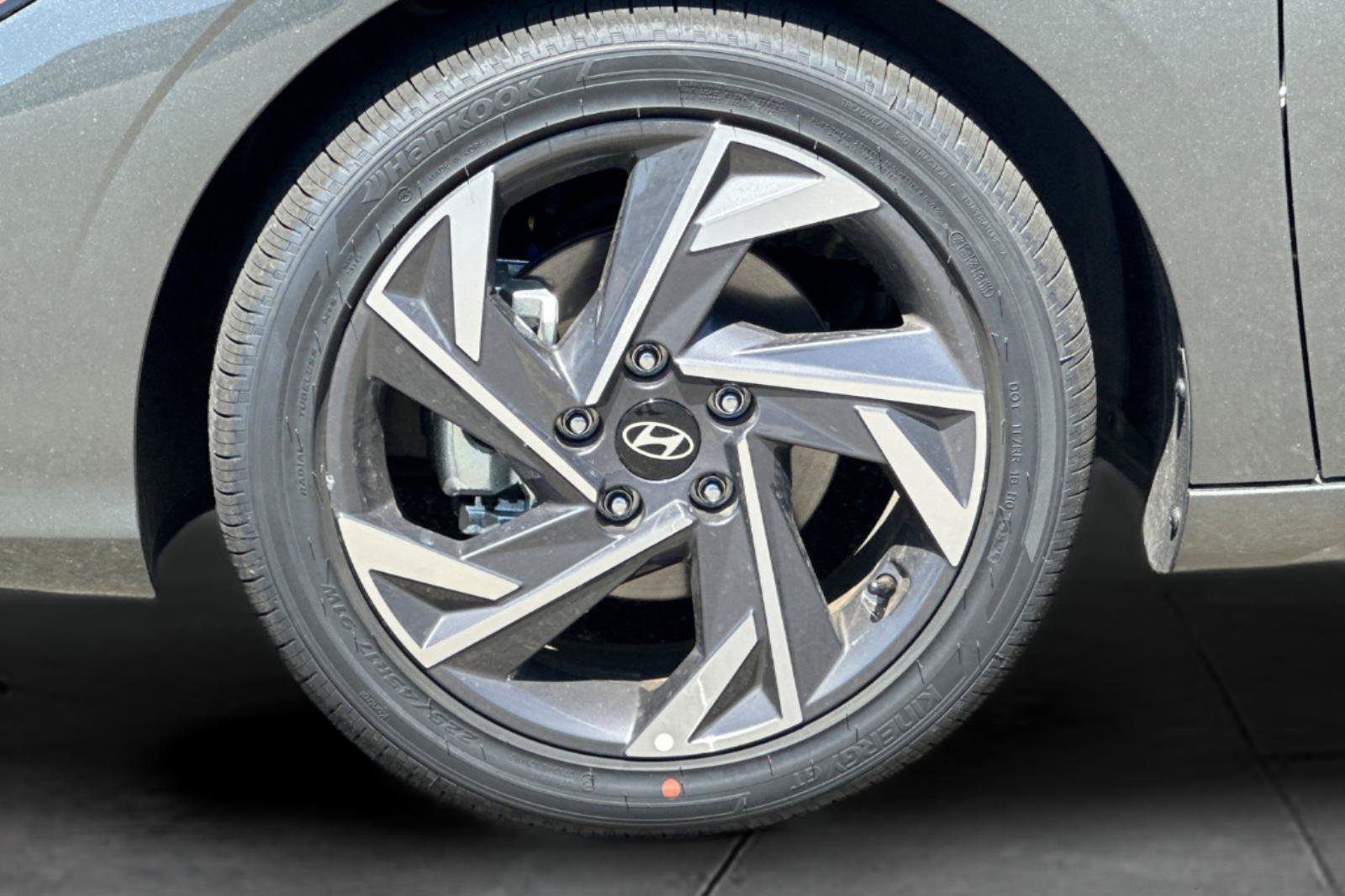 New 2026 Hyundai Elantra Limited FWD image 26