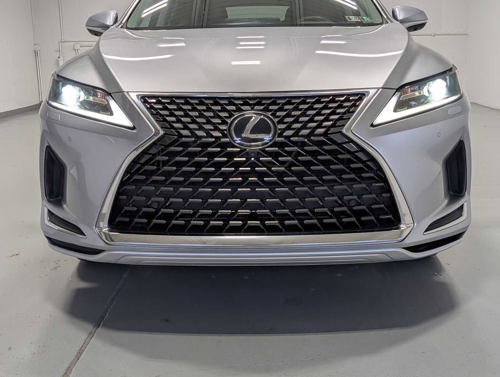 Used 2022 Lexus RX 350L Premium w/ Premium Package image 2