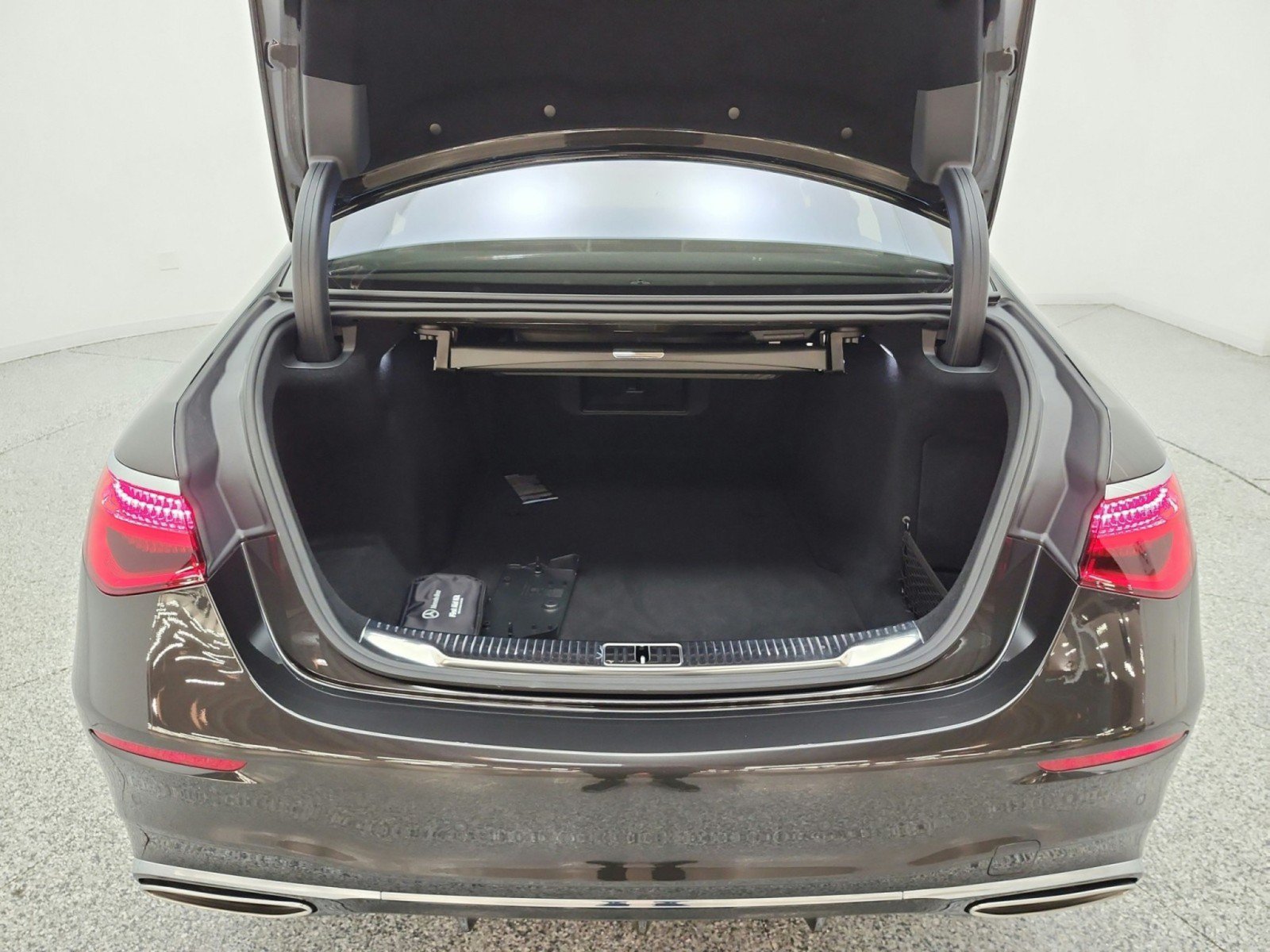 Certified 2025 Mercedes-Benz S 580 4MATIC Sedan image 18