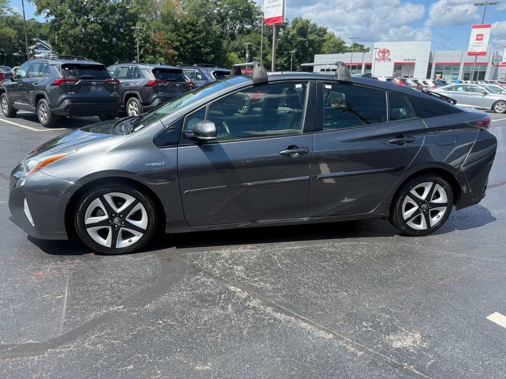 Certified 2016 Toyota Prius Three Touring FWD image 3