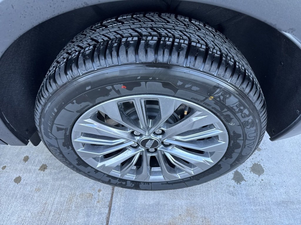 Used 2024 Cadillac XT4 Premium Luxury image 17