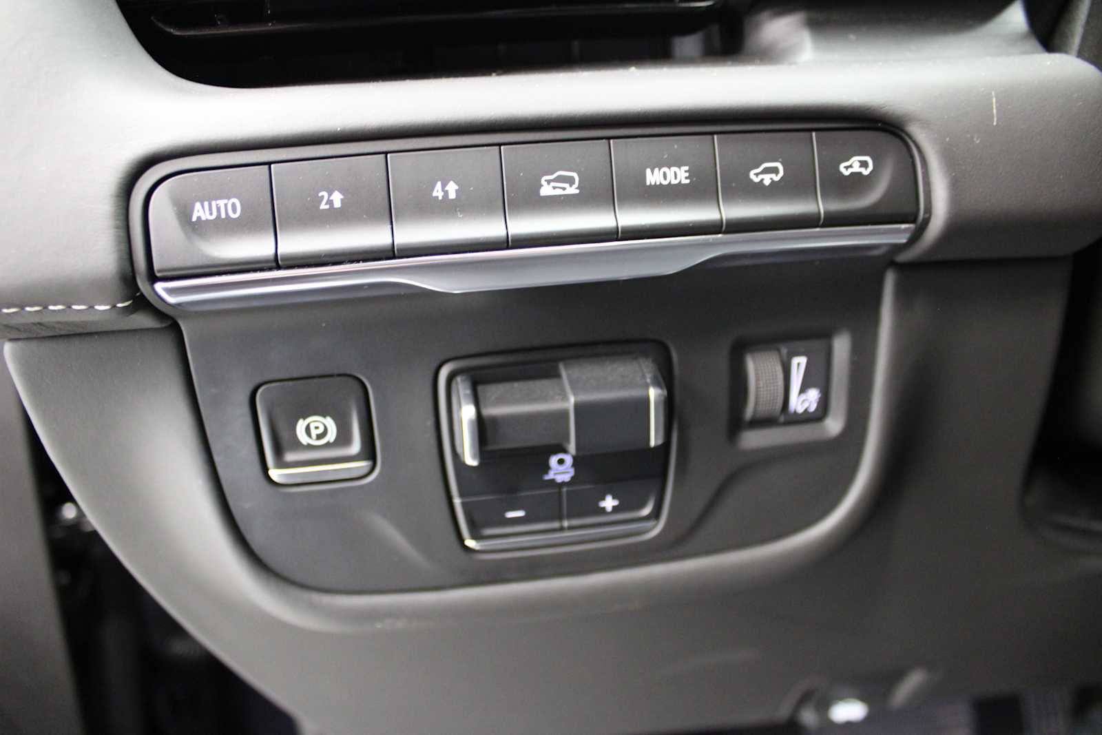 Certified 2024 Cadillac Escalade ESV Sport Platinum w/ LPO, ONYX Package image 25