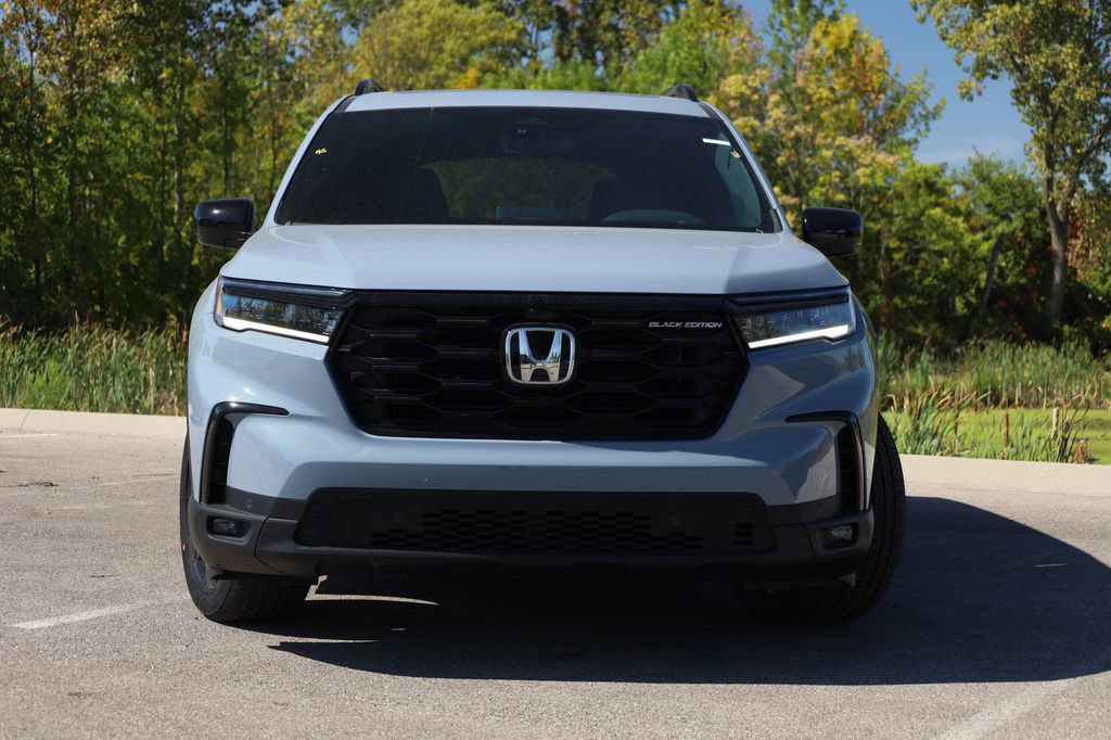New 2025 Honda Pilot Black Edition image 2