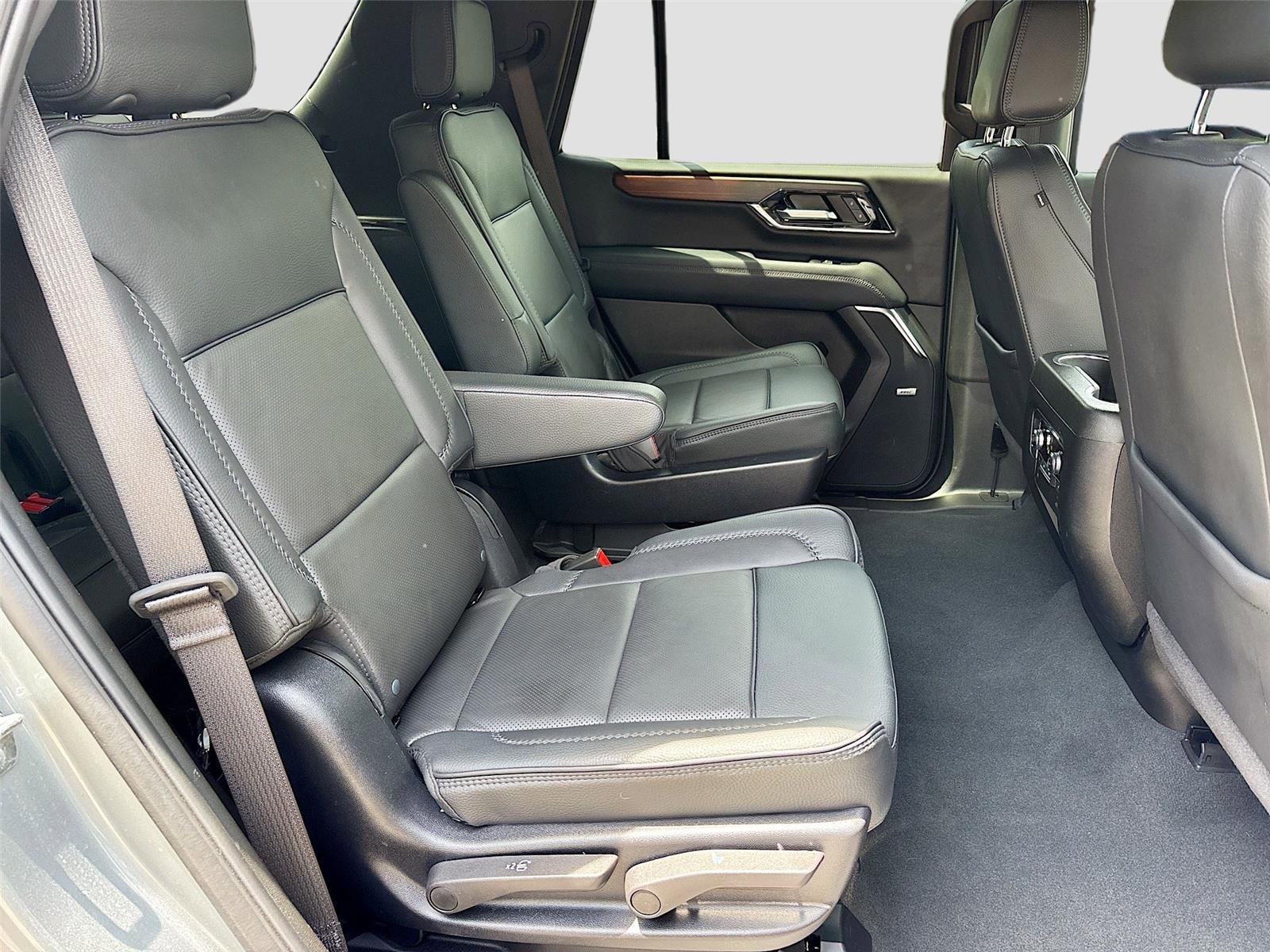 Used 2025 GMC Yukon Denali AWD/4WD image 29