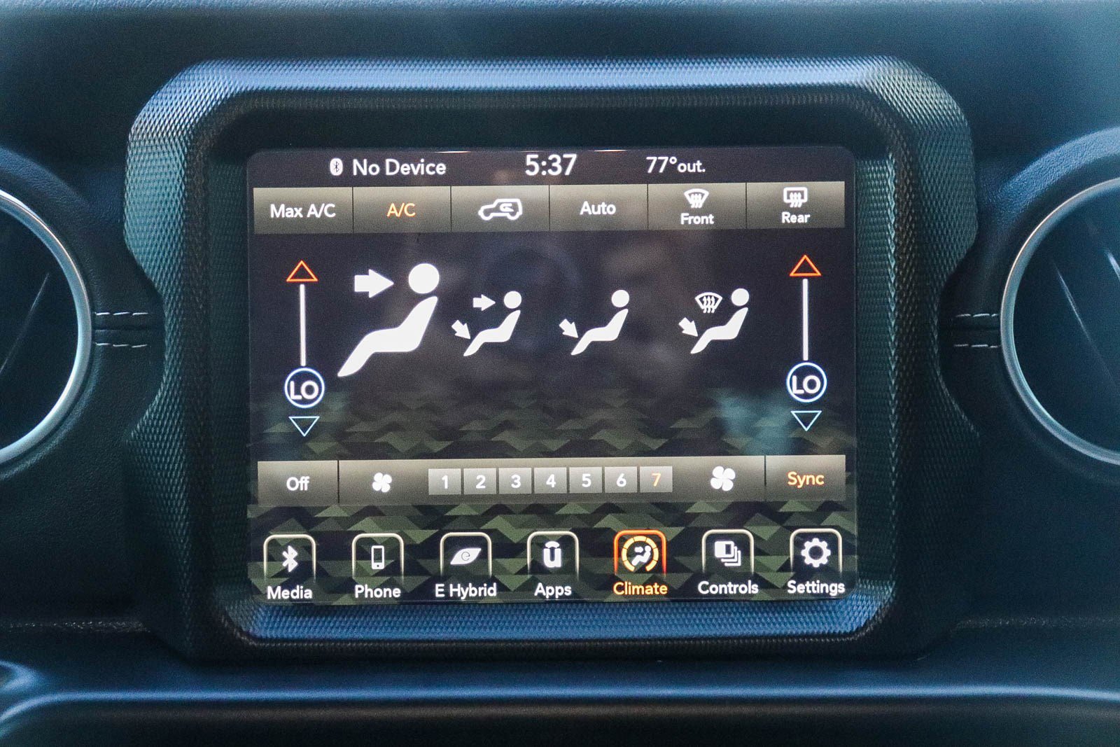 Used 2022 Jeep Wrangler Unlimited Sahara image 15