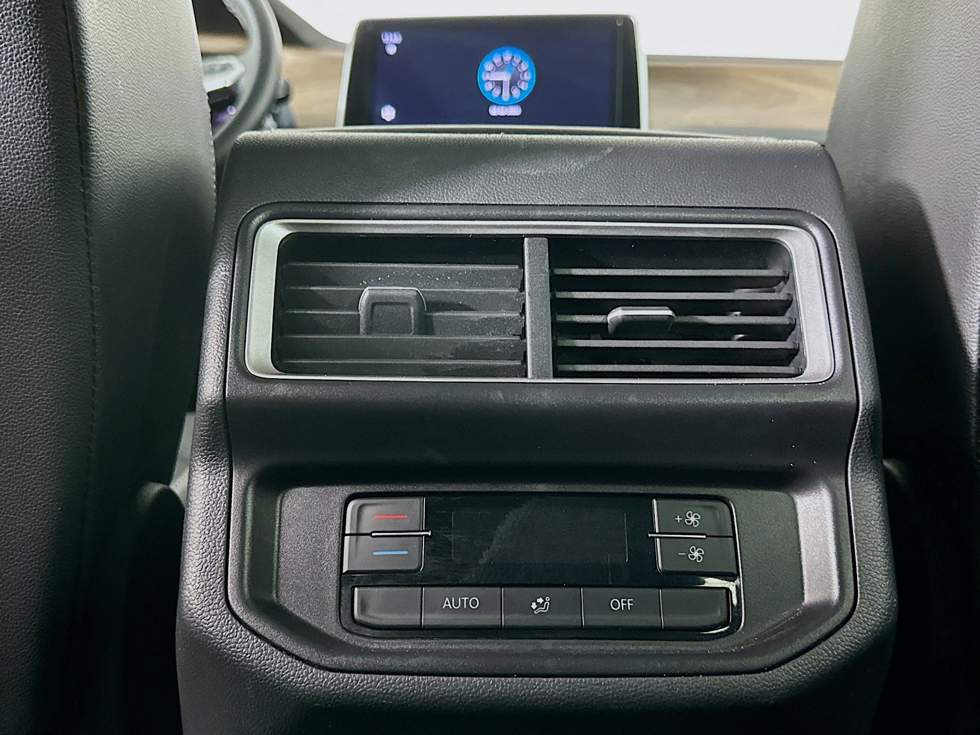 Used 2025 Volkswagen Atlas SE image 28