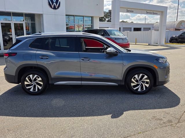 Used 2025 Volkswagen Tiguan S image 12