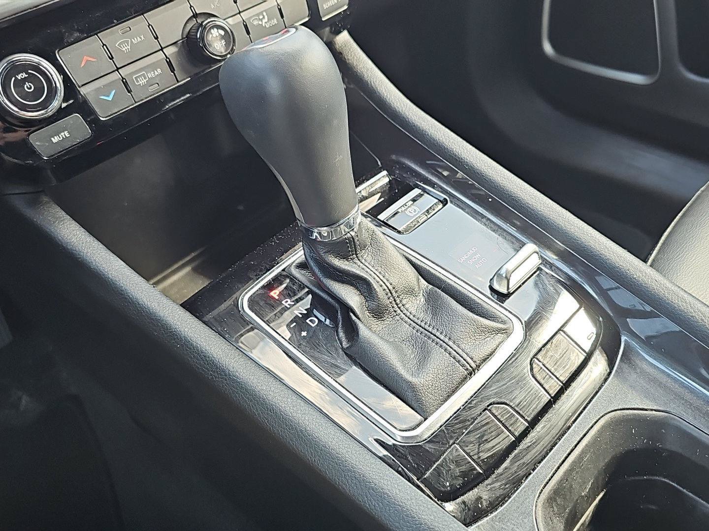 Used 2024 Jeep Compass Latitude AWD/4WD image 19