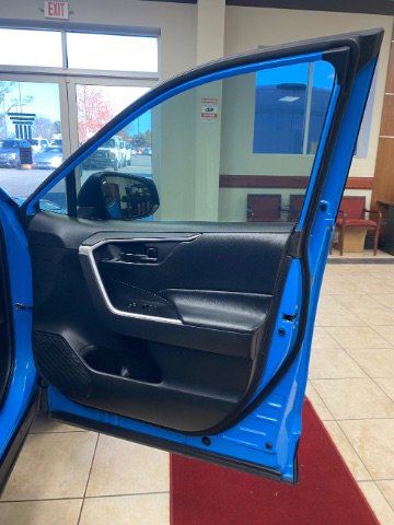 Used 2019 Toyota RAV4 LE image 11