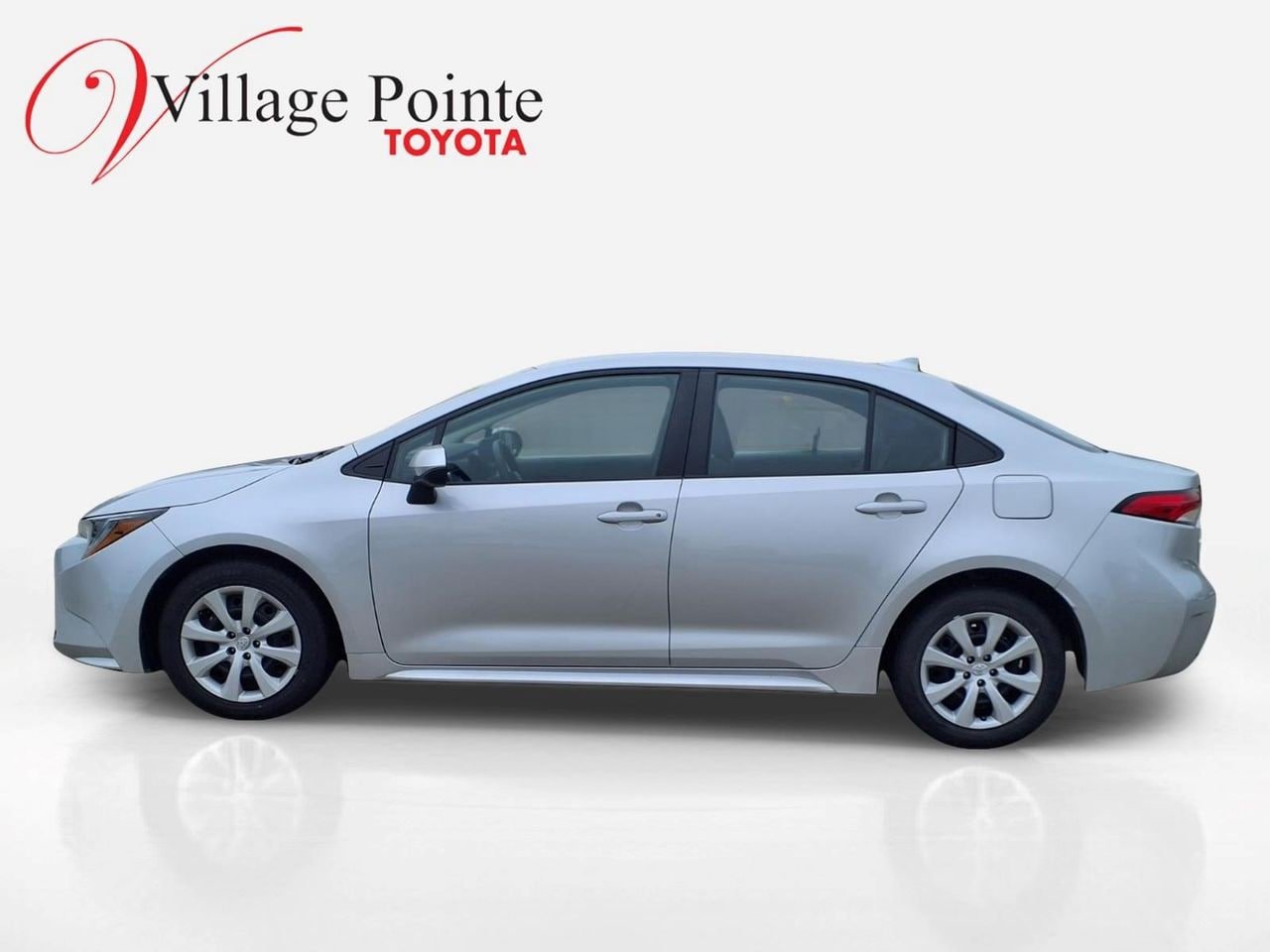 Used 2024 Toyota Corolla LE FWD image 2