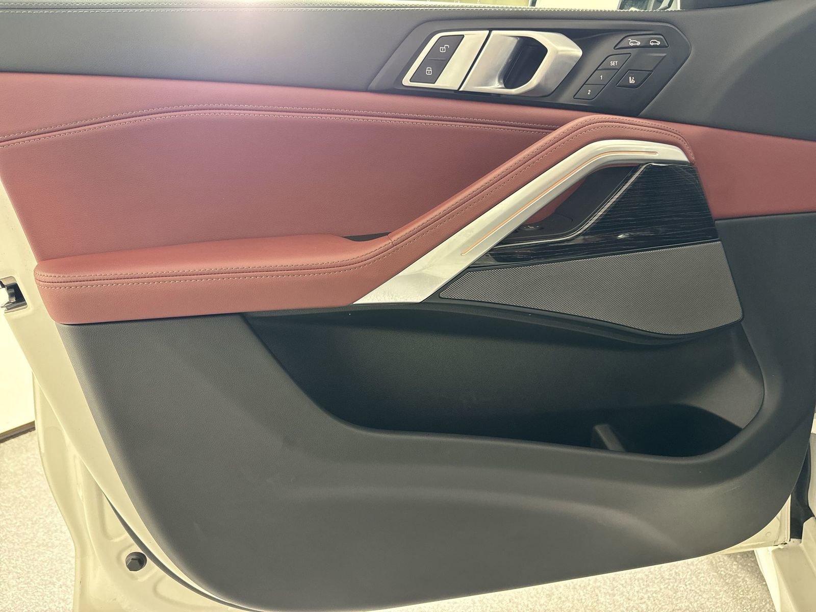 Used 2024 BMW X6 M60i w/ Executive Package image 21