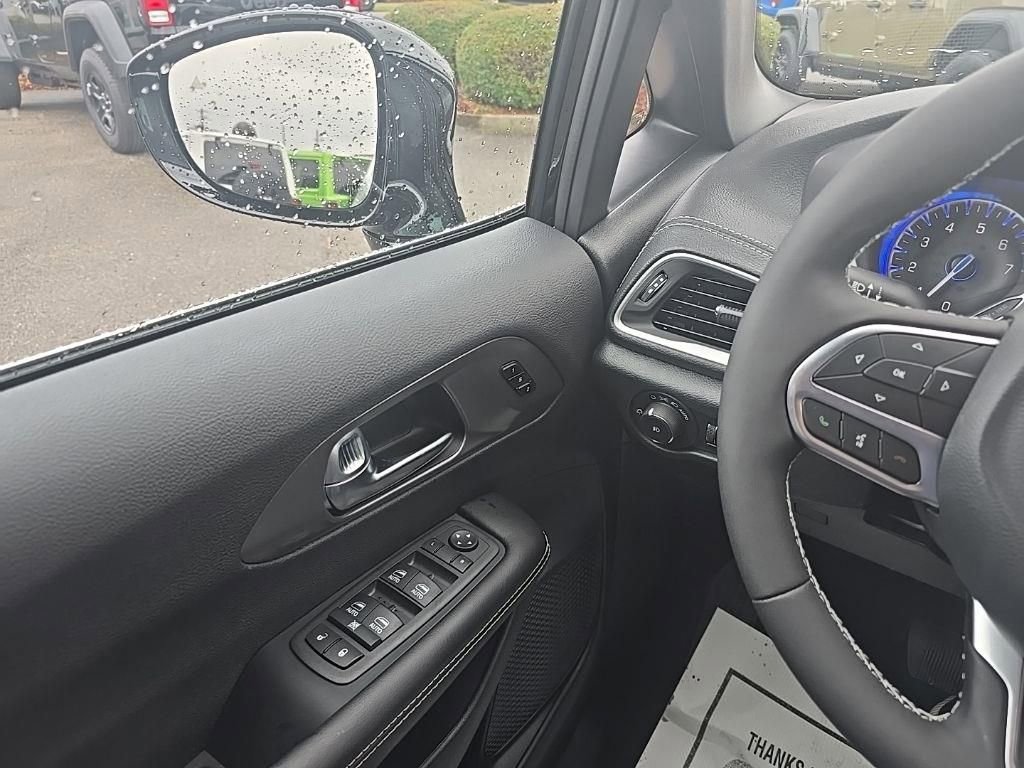 New 2026 Chrysler Pacifica Select image 17