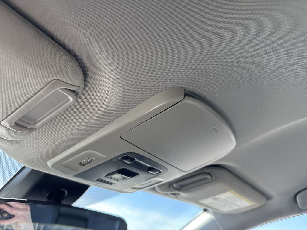 Used 2020 Toyota Camry SE image 25