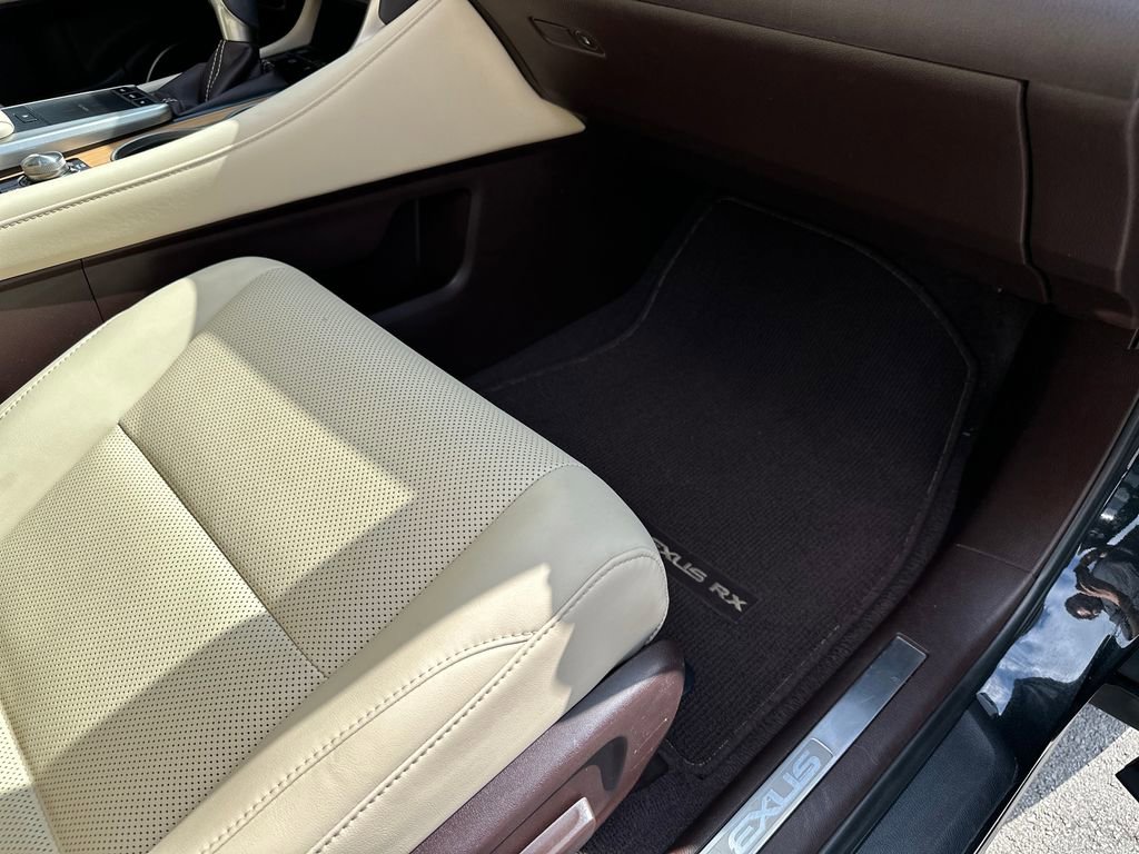 Used 2020 Lexus RX 350L FWD w/ Premium Package image 37