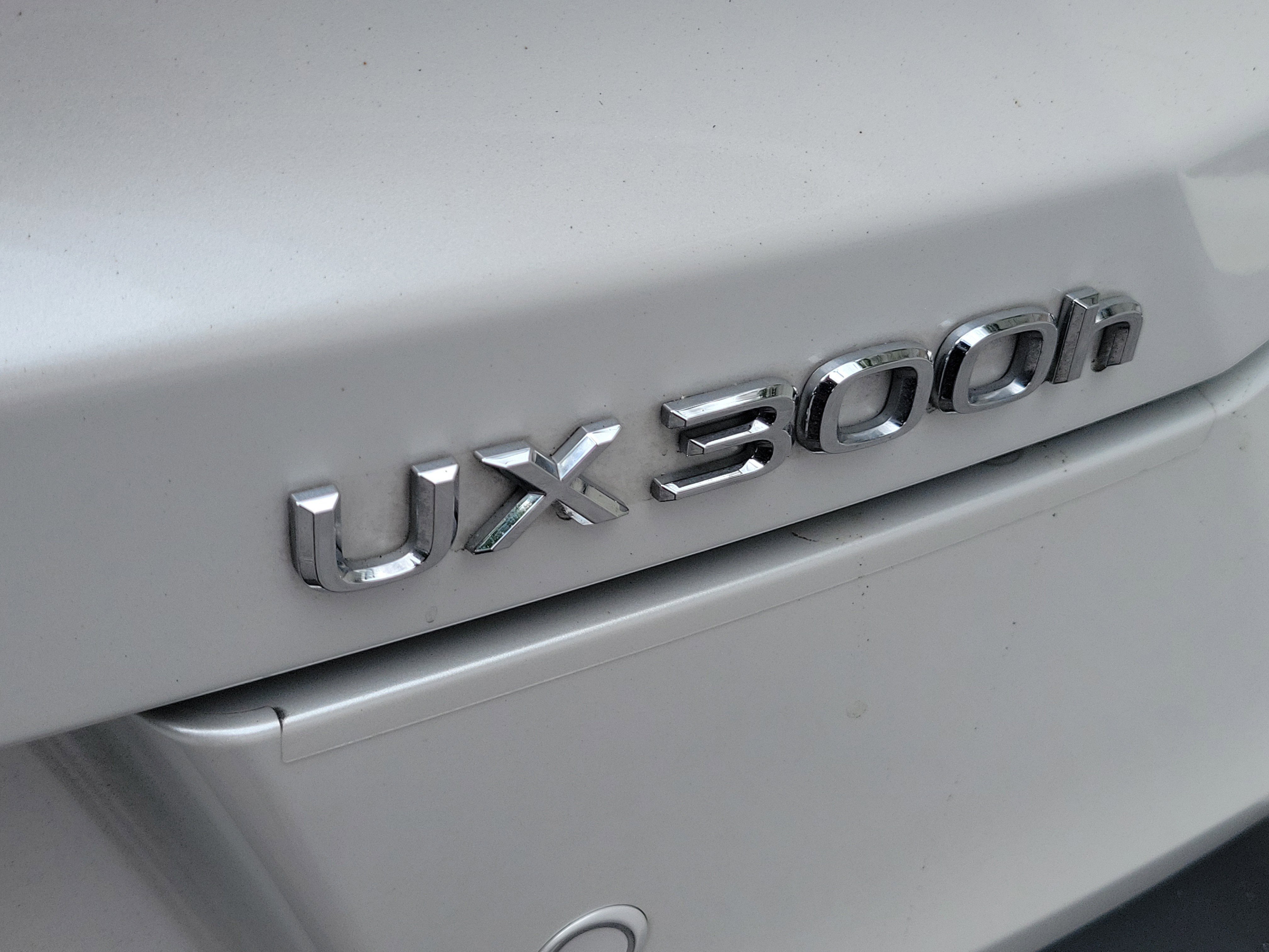Used 2025 Lexus UX 300h FWD w/ Accessory Package (Z2) image 8