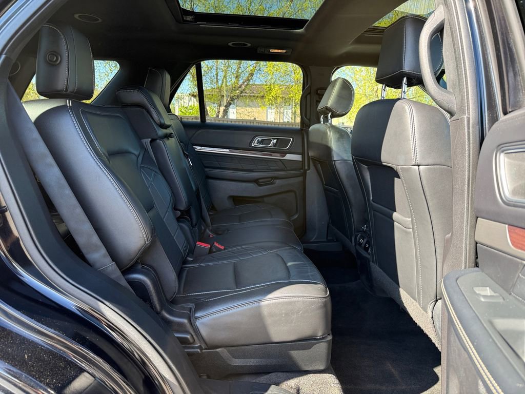 Used 2017 Ford Explorer Platinum image 31