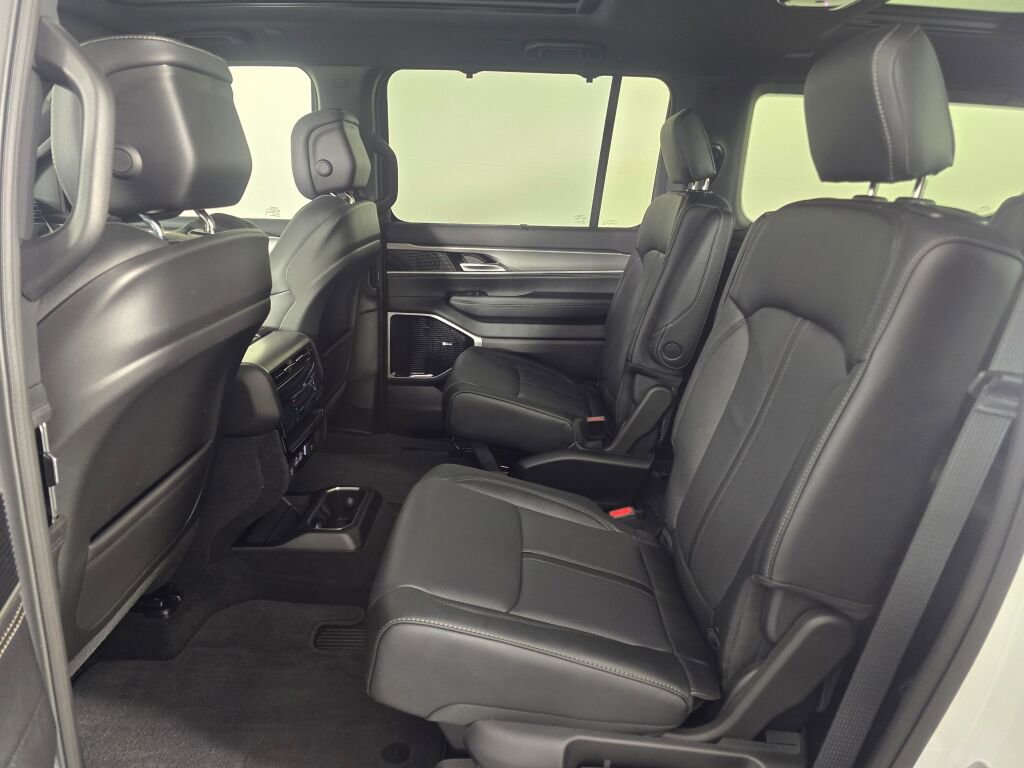 New 2026 Jeep Grand Wagoneer Limited image 32