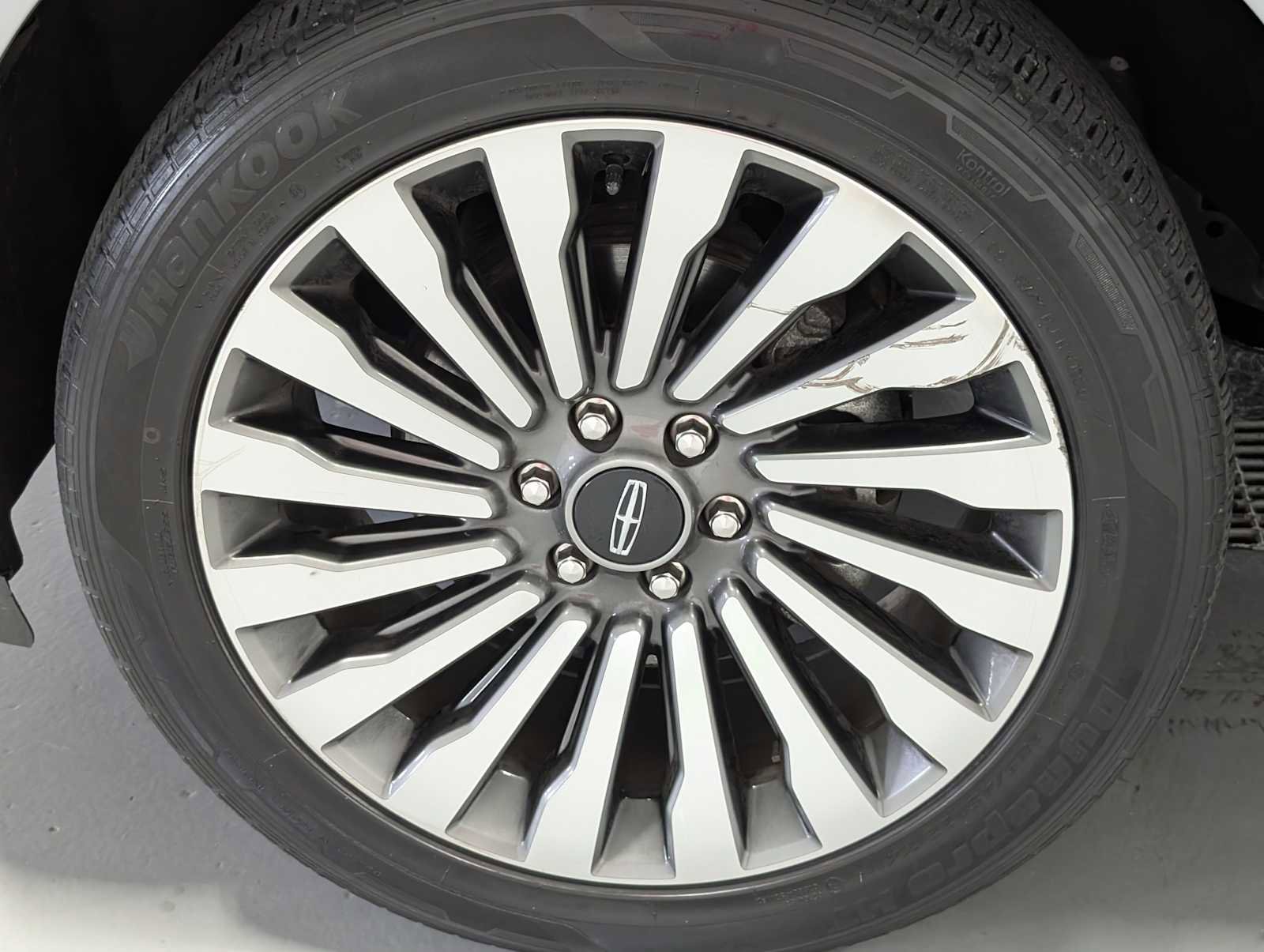 Used 2020 Lincoln Navigator L Reserve w/ Luxury Package AWD/4WD image 3