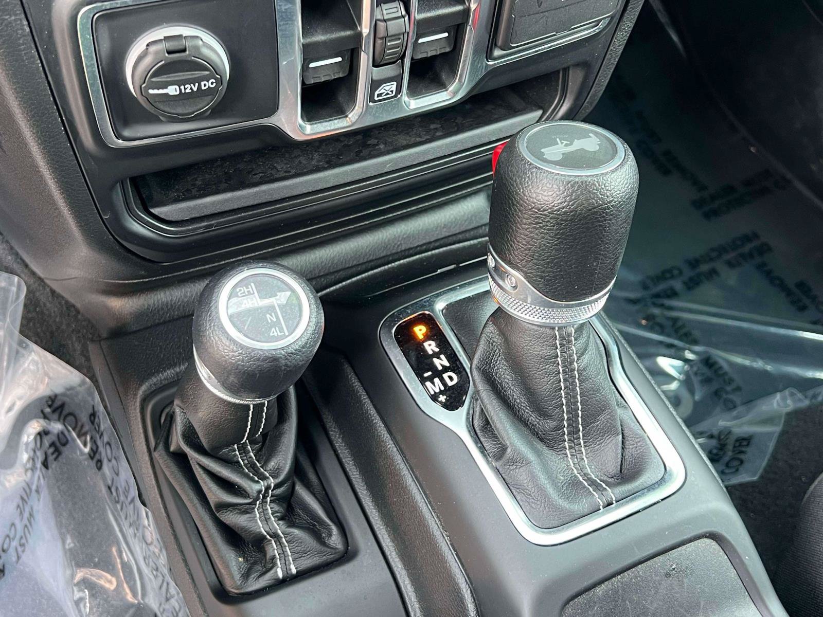 Used 2022 Jeep Wrangler Unlimited Sahara w/ Cold Weather Group AWD/4WD image 13