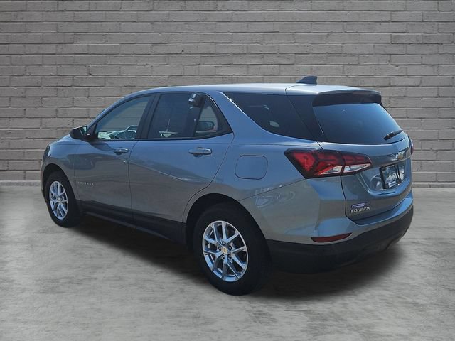 Used 2023 Chevrolet Equinox LS w/ LS Convenience Package AWD/4WD image 3