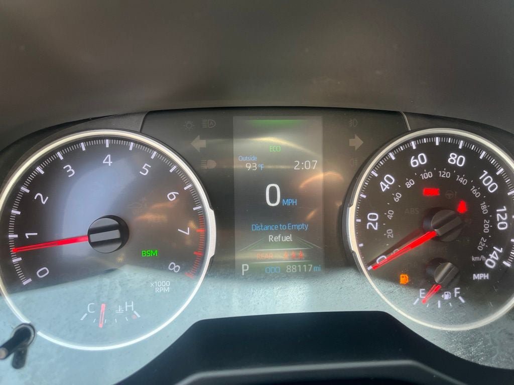 Used 2021 Toyota RAV4 XLE w/ Convenience Package FWD image 33