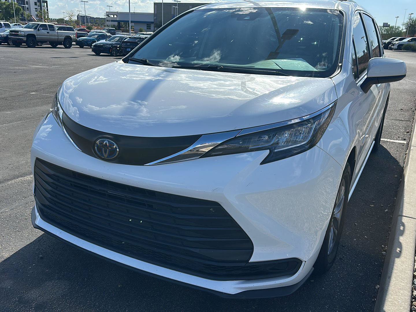 Used 2023 Toyota Sienna LE AWD/4WD image 10