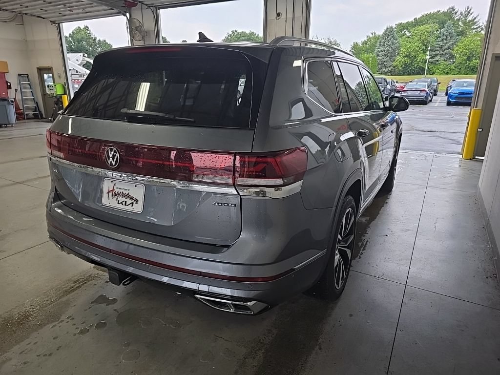 Used 2024 Volkswagen Atlas SEL Premium R-Line AWD/4WD image 4