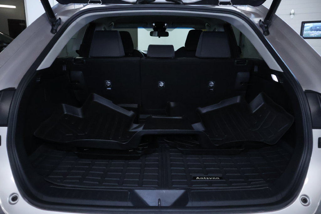 Used 2021 Toyota Venza LE AWD/4WD image 15