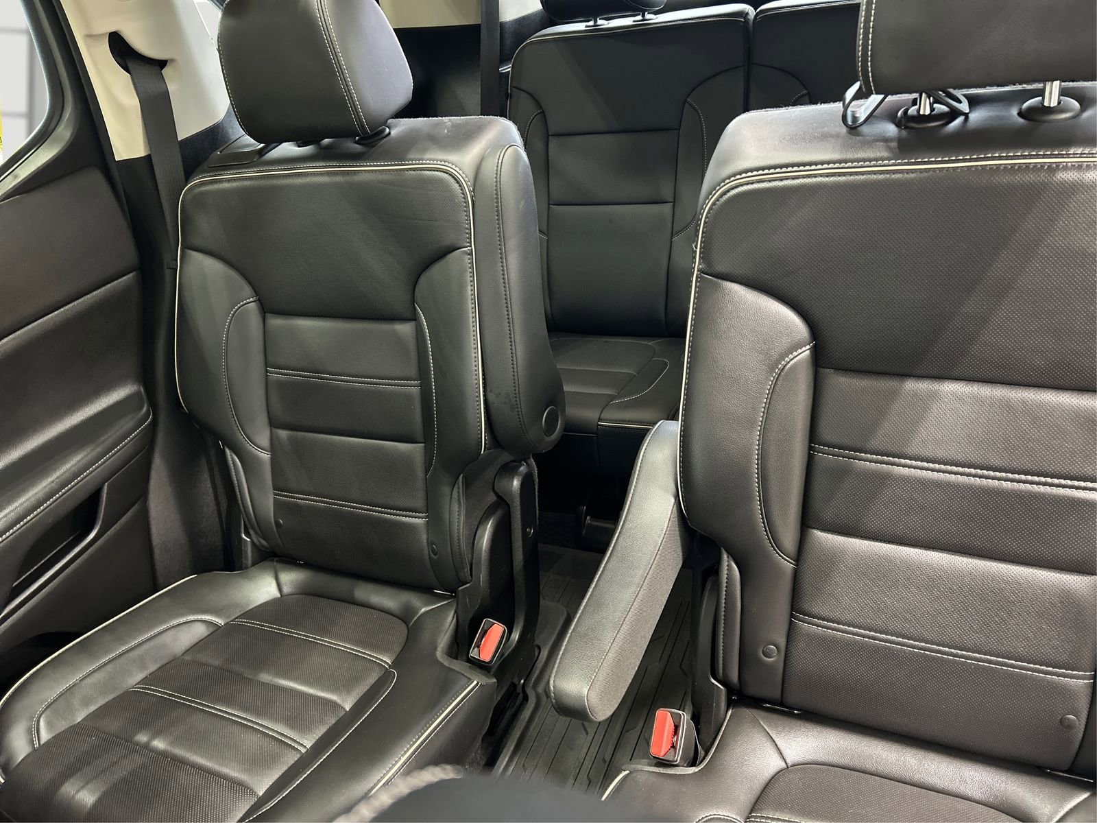 Used 2021 GMC Acadia Denali w/ Denali Ultimate Package AWD/4WD image 14