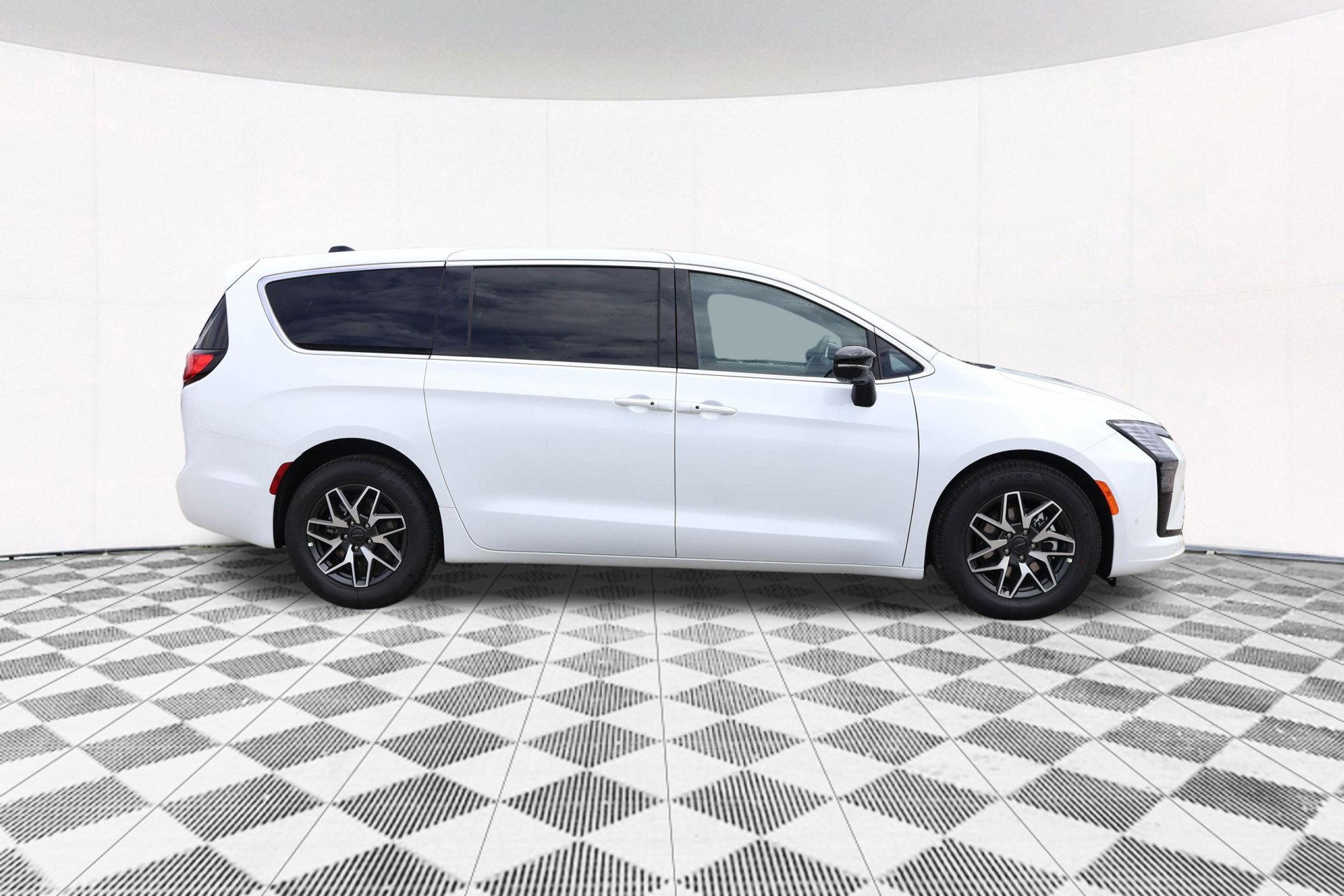 New 2027 Chrysler Pacifica Limited FWD image 12
