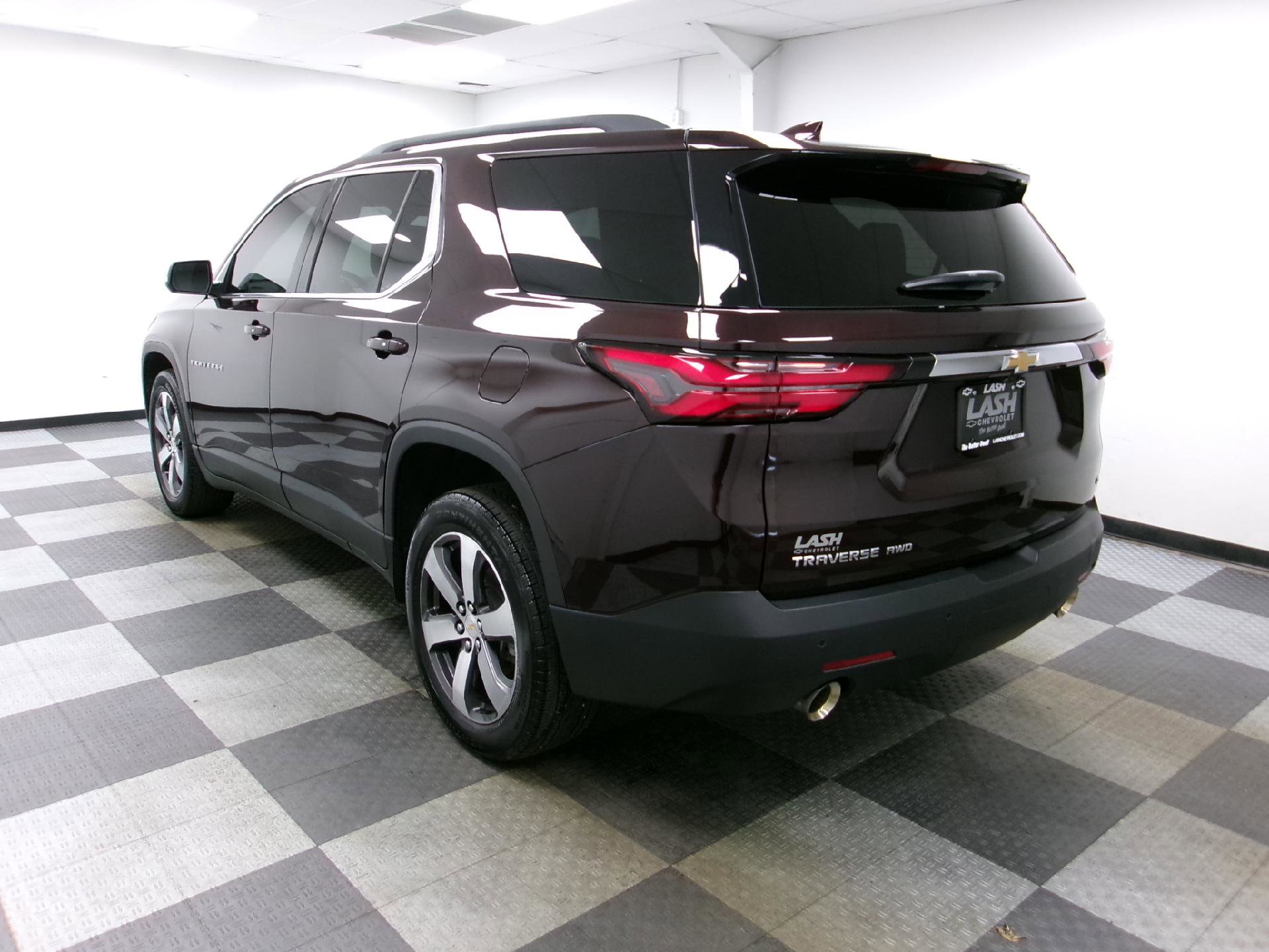 Certified 2022 Chevrolet Traverse LT w/ LT Premium Package image 2